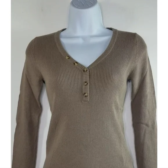 Mocha Long Sleeve Ribbed Knit V-Neck Henley Top - Picture 3 of 10